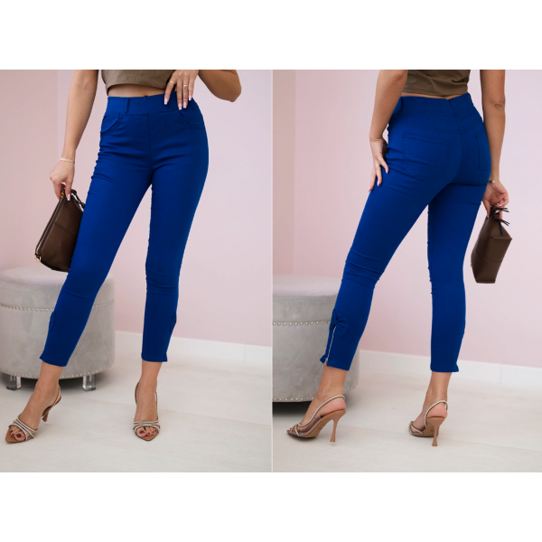 Jeans colorati con fiocco Jeans colorati con fiocco